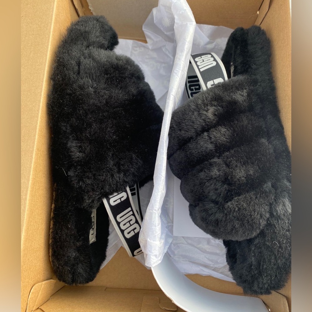 UGG black “yeah” slides